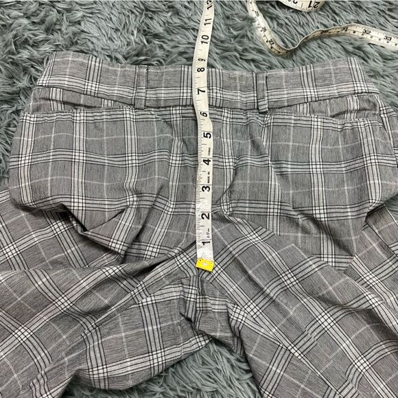 Dockers Mid Rise Curvy Plaid Shorts Size 6P - Picture 7 of 7